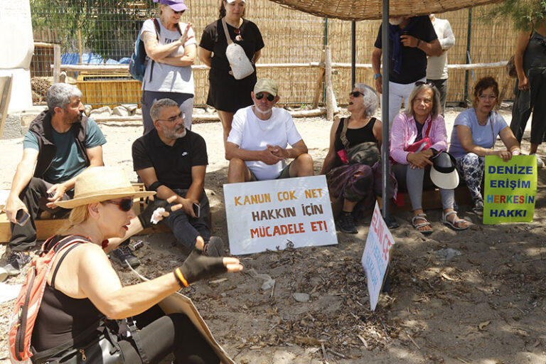 Gumusluk-halk-plaji-eylem_08-Mayis-2025_3